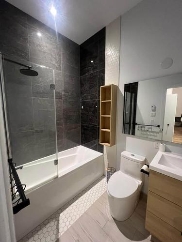 4 bedrooms apartment for rent in Montreal - Ville-Marie — photo 4