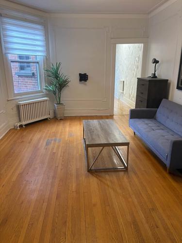 Appartement de 4 chambres à louer à Montréal — photo 2