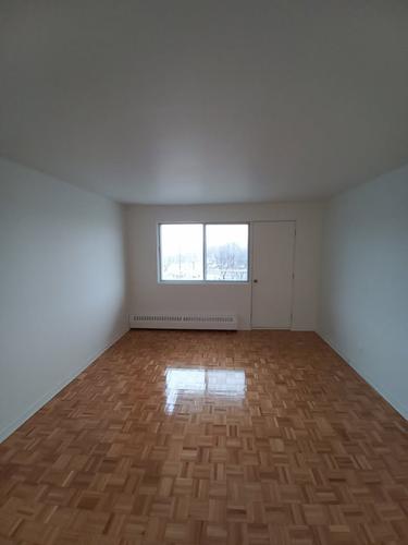 2 bedrooms apartment for rent in Laval — photo 2