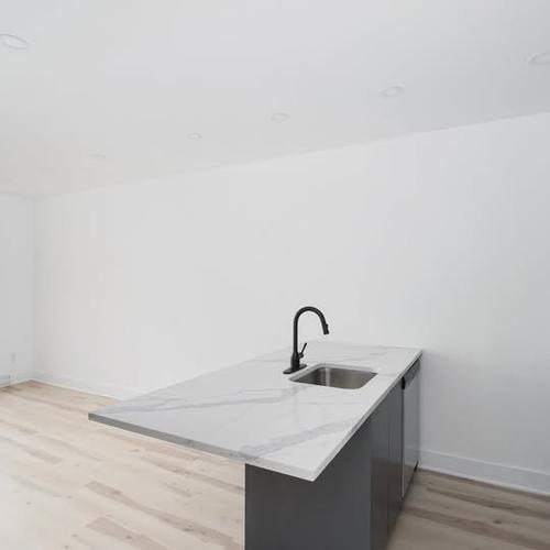 2 bedrooms apartment for rent in Montreal - Le Plateau-Mont-Royal — photo 10