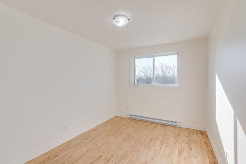 2 bedrooms apartment for rent in Laval — photo 9