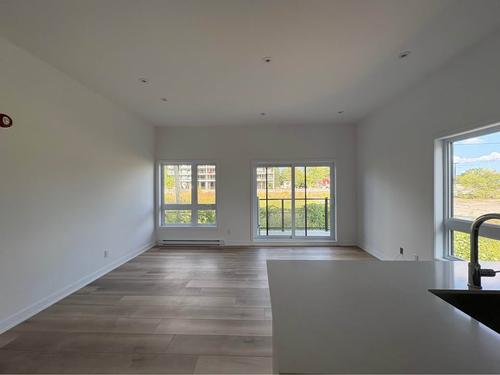 2 bedrooms apartment for rent in Laval — photo 2