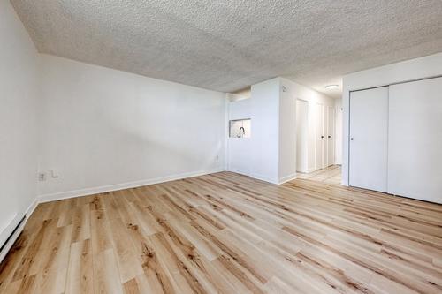 Studio for rent in Québec - Sainte-Foy–Sillery–Cap-Rouge — photo 4