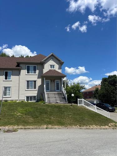 2 bedrooms apartment for rent in Sherbrooke — photo 2