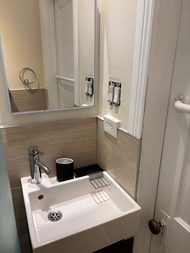 5 bedrooms apartment for rent in Montreal - Le Plateau-Mont-Royal — photo 10