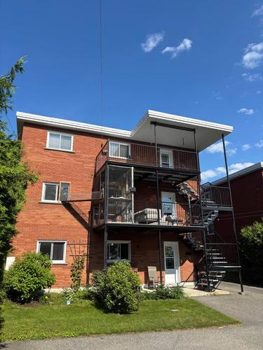 3 bedrooms apartment for rent in Sherbrooke — photo 2