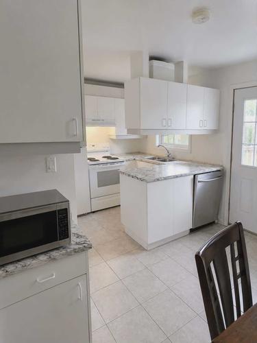 Appartement de 3 chambres à louer à Québec - Sainte-Foy–Sillery–Cap-Rouge — photo 2