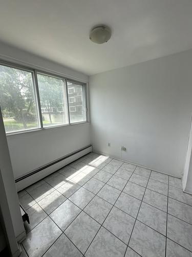1 bedroom apartment for rent in Montreal - Saint-Laurent — photo 2