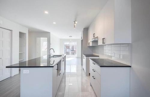Appartement de 3 chambres à louer à Longueuil — photo 3