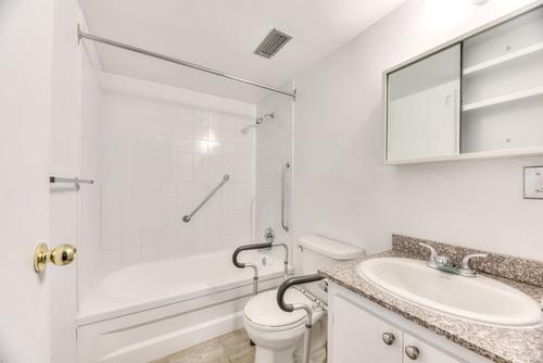 2 bedrooms apartment for rent in Montreal - Ville-Marie — photo 3