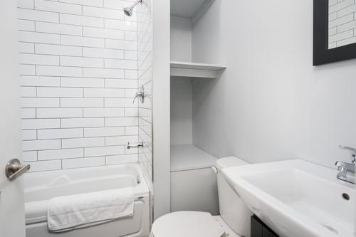 4 bedrooms apartment for rent in Montreal - Le Plateau-Mont-Royal — photo 8