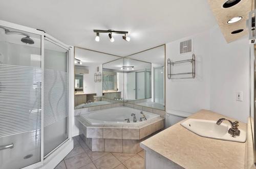 3 bedrooms apartment for rent in Laval — photo 24