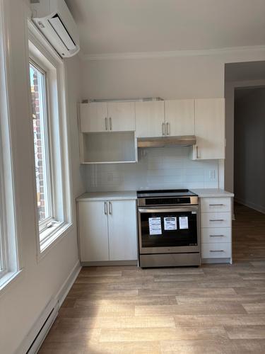 4 bedrooms apartment for rent in Montreal - Ville-Marie — photo 2