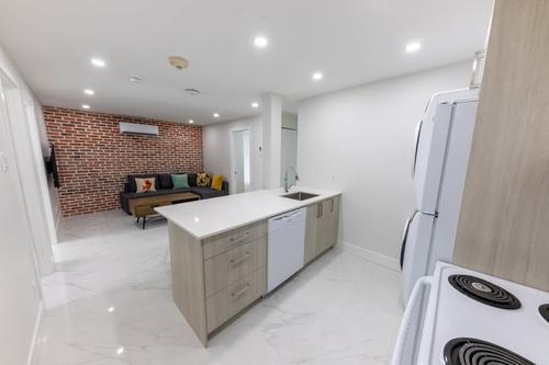 4 bedrooms apartment for rent in Montreal - Le Plateau-Mont-Royal — photo 8