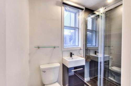 4 bedrooms apartment for rent in Montreal - Le Plateau-Mont-Royal — photo 9
