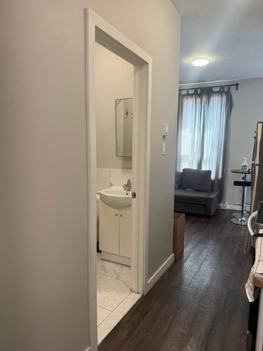 Studio for rent in Montreal - Côte-des-Neiges–Notre-Dame-de-Grâce — photo 5