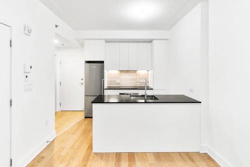2 bedrooms apartment for rent in Montreal - Ville-Marie — photo 4