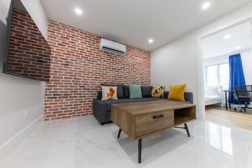 4 bedrooms apartment for rent in Montreal - Le Plateau-Mont-Royal — photo 3