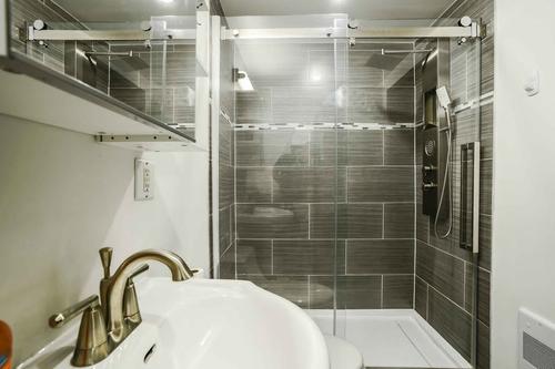 4 bedrooms apartment for rent in Laval — photo 16