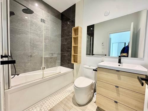 4 bedrooms apartment for rent in Montreal - Ville-Marie — photo 8