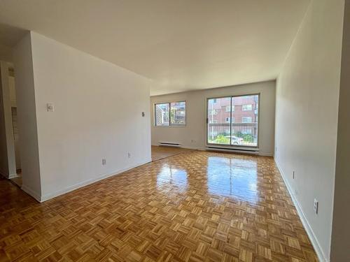 2 bedrooms apartment for rent in Laval — photo 2