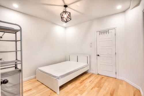 4 bedrooms apartment for rent in Montreal - Le Plateau-Mont-Royal — photo 12