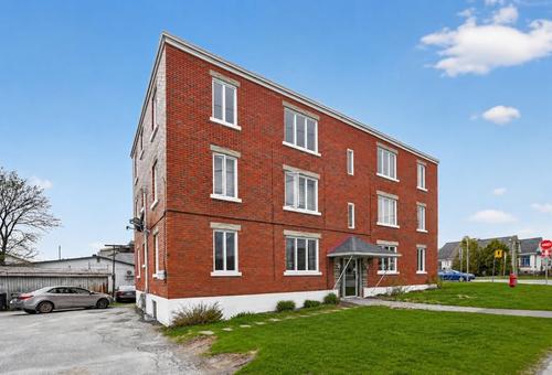 2 bedrooms apartment for rent in Sherbrooke — photo 15