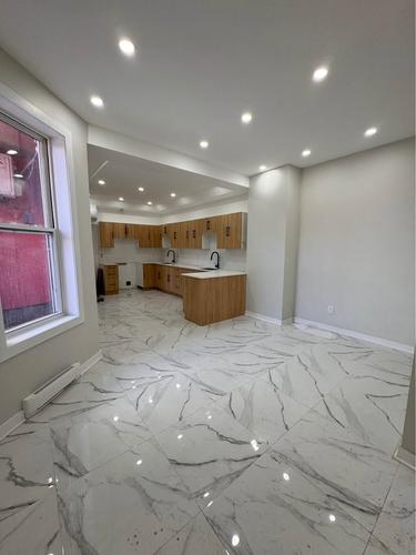 5 bedrooms apartment for rent in Montreal - Le Plateau-Mont-Royal — photo 11