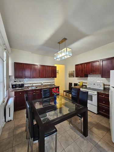 Appartement de 4 chambres à louer à Montréal — photo 2