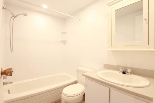 Studio for rent in Montreal - Côte-des-Neiges–Notre-Dame-de-Grâce — photo 4