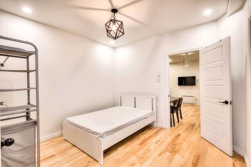 4 bedrooms apartment for rent in Montreal - Le Plateau-Mont-Royal — photo 11