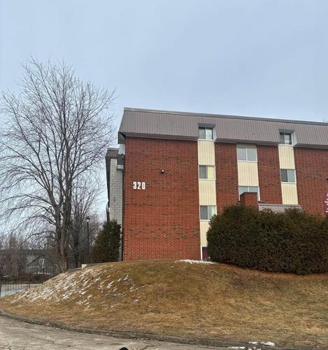 2 bedrooms apartment for rent in Sherbrooke — photo 8