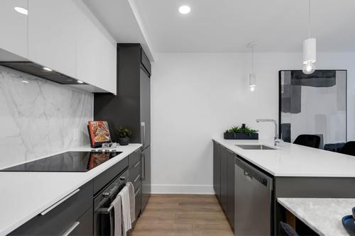 2 bedrooms apartment for rent in Montreal - Ville-Marie — photo 4