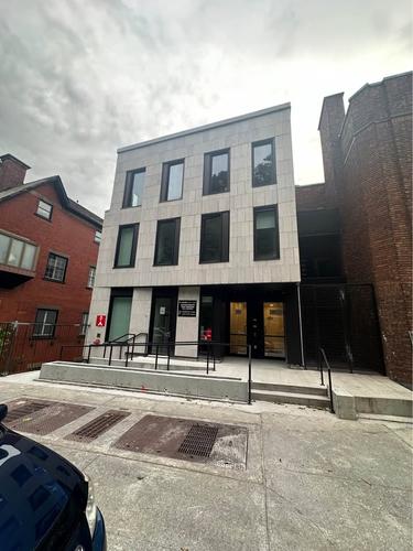 3 bedrooms apartment for rent in Montreal - Ville-Marie — photo 2