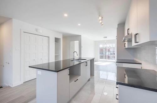 Appartement de 3 chambres à louer à Longueuil — photo 4