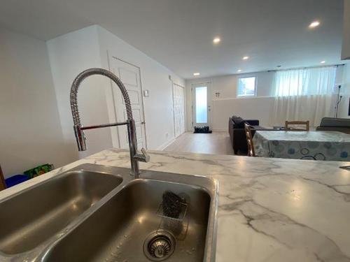 Appartement de 3 chambres à louer à Longueuil — photo 2