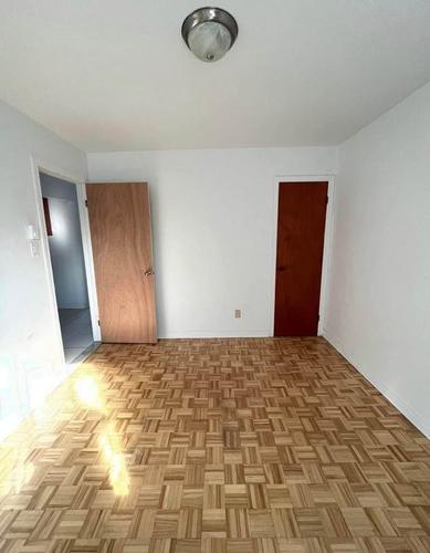 Appartement de 2 chambres à louer à Montreal - Villeray–Saint-Michel–Parc-Extension — photo 2