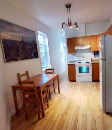 4 bedrooms apartment for rent in Montreal - Le Plateau-Mont-Royal — photo 2