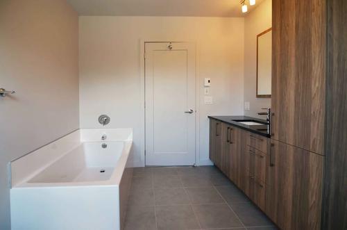 3 bedrooms apartment for rent in Sherbrooke — photo 10