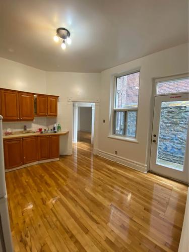 4 bedrooms apartment for rent in Montreal - Le Plateau-Mont-Royal — photo 3