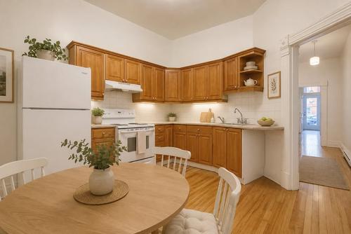 4 bedrooms apartment for rent in Montreal - Le Plateau-Mont-Royal — photo 2