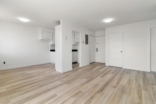 2 bedrooms apartment for rent in Laval — photo 7