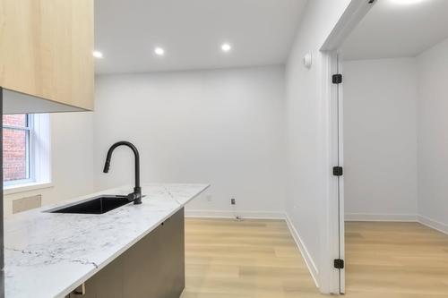 2 bedrooms apartment for rent in Montreal - Ville-Marie — photo 5