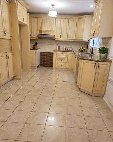 4 bedrooms apartment for rent in Laval — photo 11
